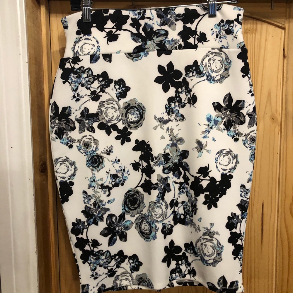 Gorgeous floral skirt BUY 3 GET 1 FREE